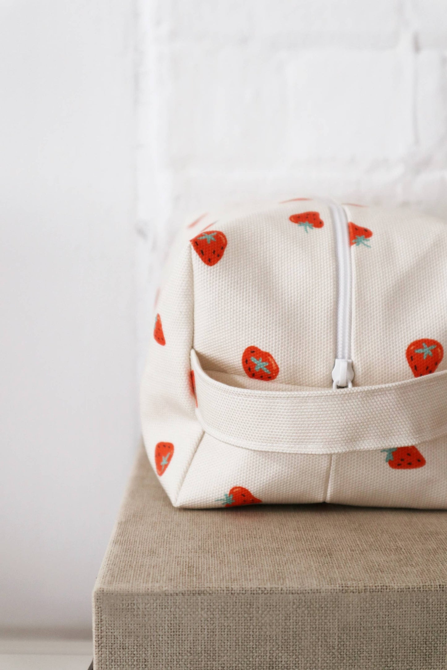 Makeup Bag - Strawberry: Large