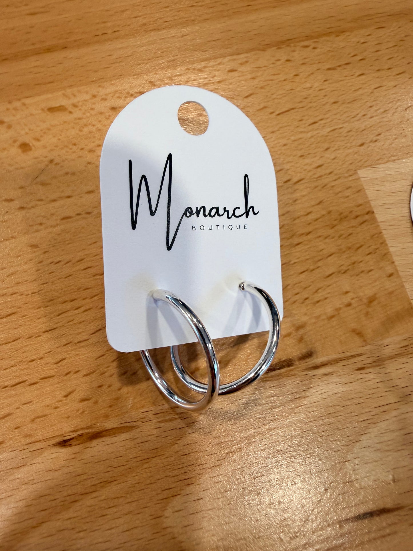 Timeless medium hoops