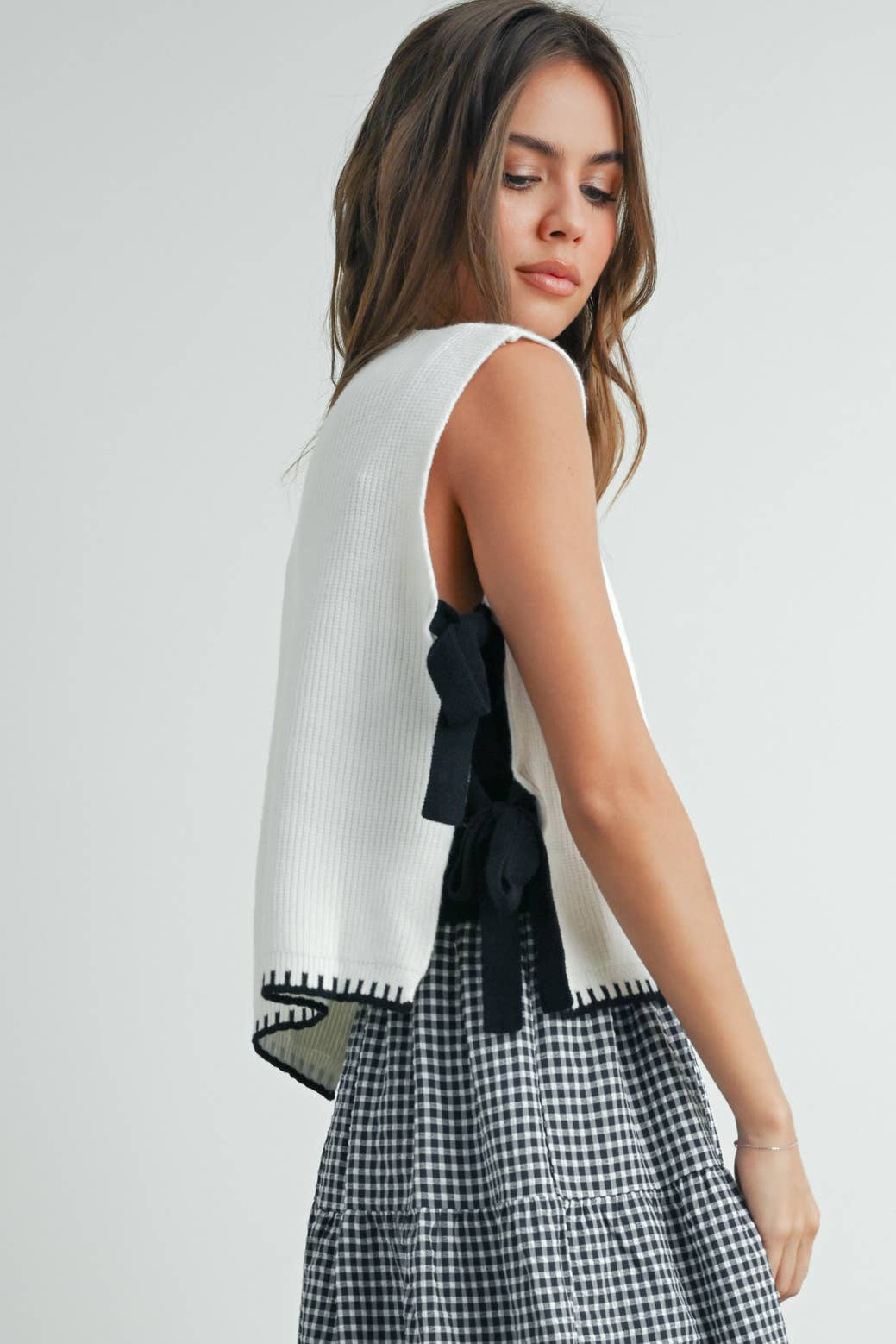 Mock Neck Sleeveless Sweater- BMW7529: BLACK / TAUPE