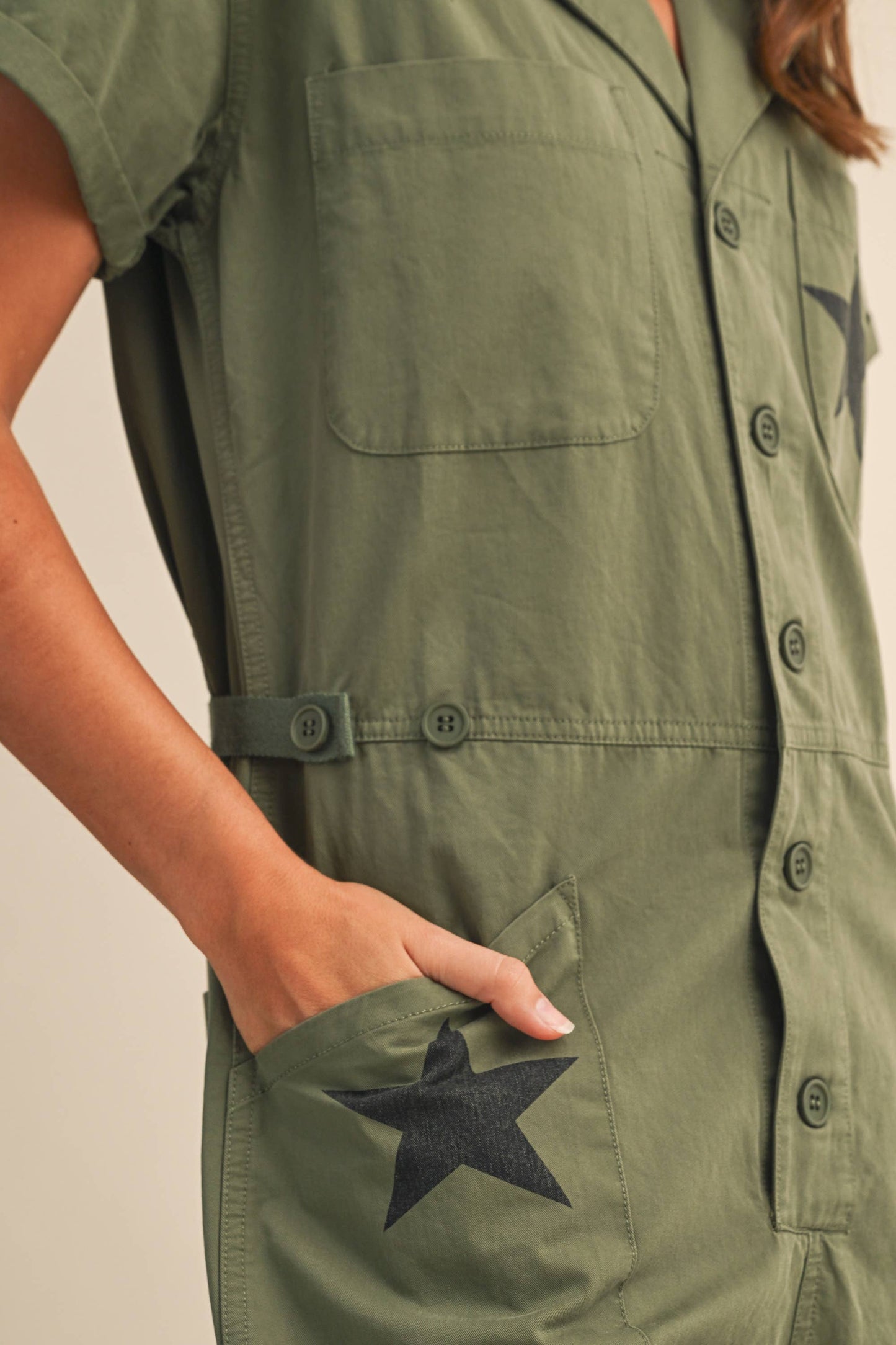 CONTRAST STAR PRINTED SHORT SLEEVE JUMPSUIT: OLIVE