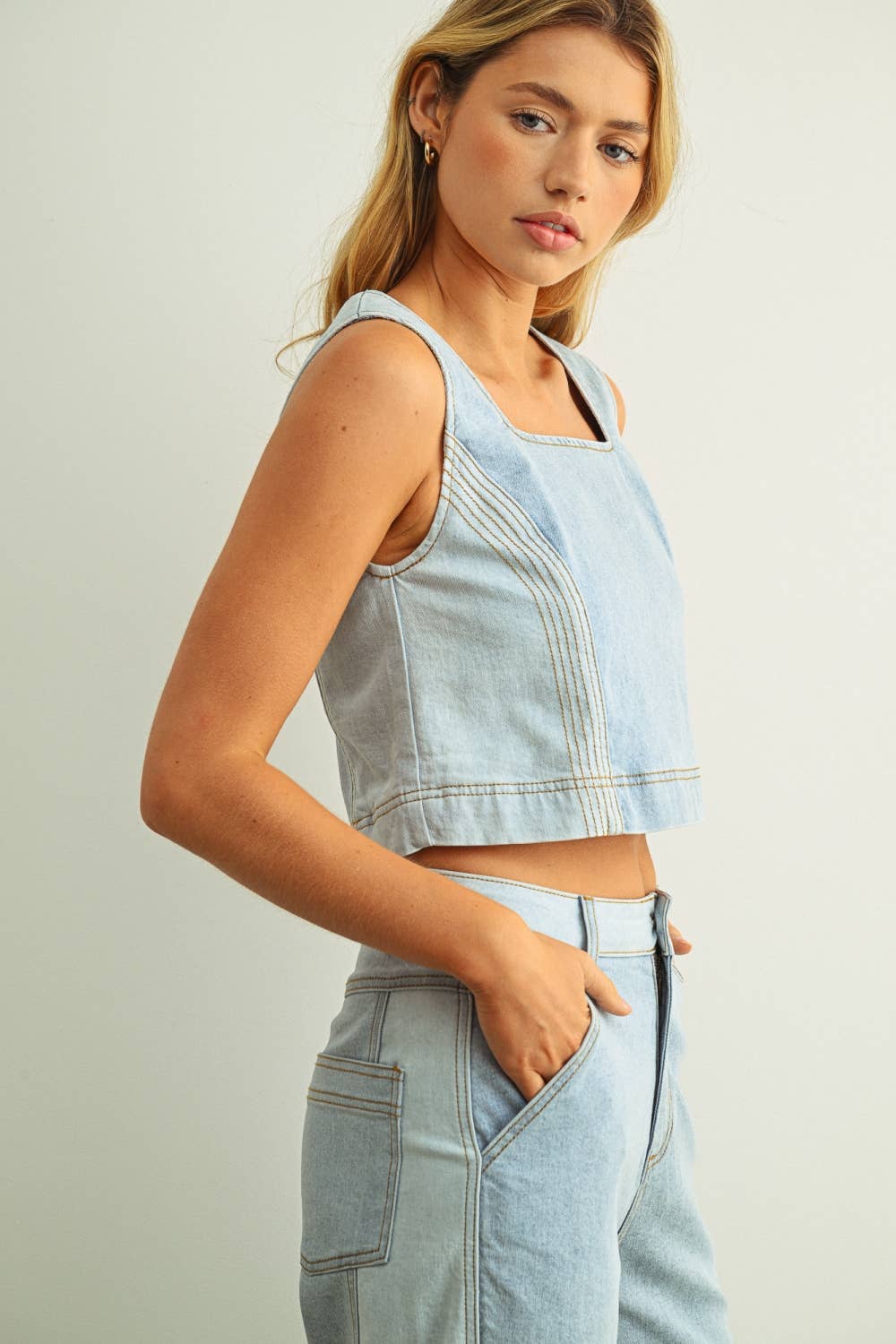 COLOR BLOCKED SLEEVELESS TOP DENIM