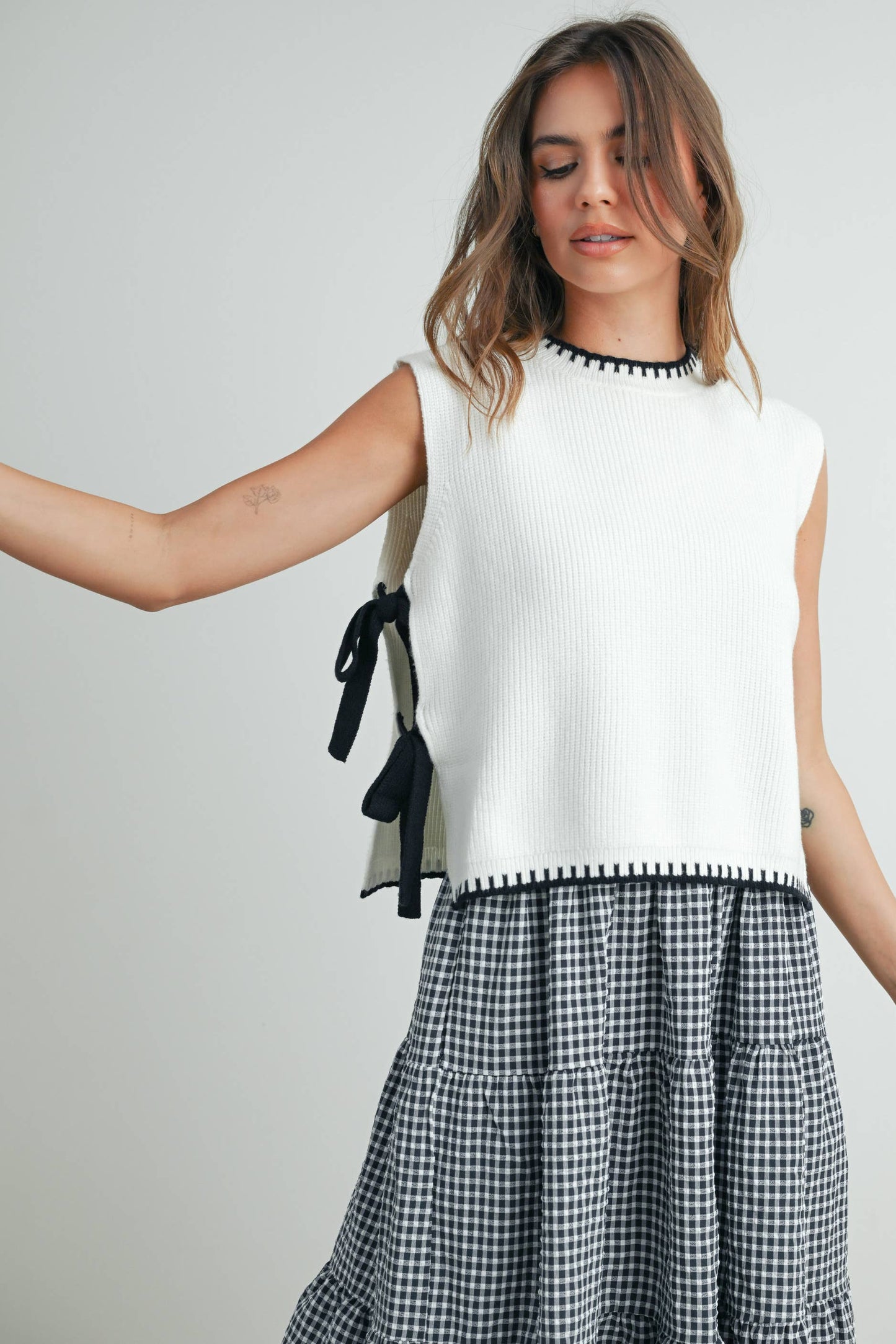 Mock Neck Sleeveless Sweater- BMW7529: BLACK / TAUPE