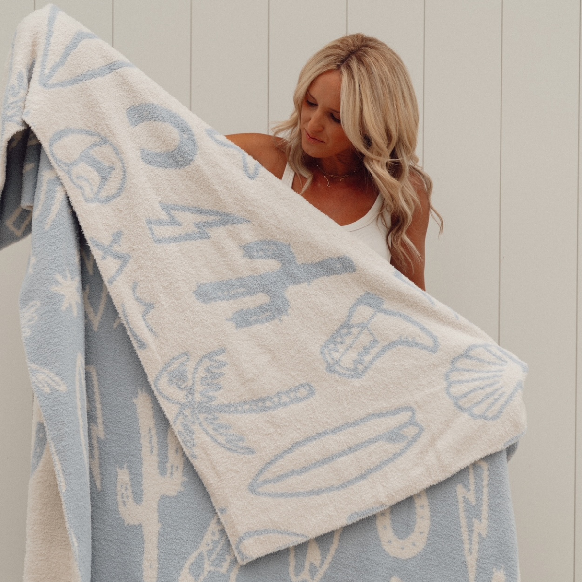 Coastal Cowgirl Luxe Home Blanket: Blue Fog/Cream