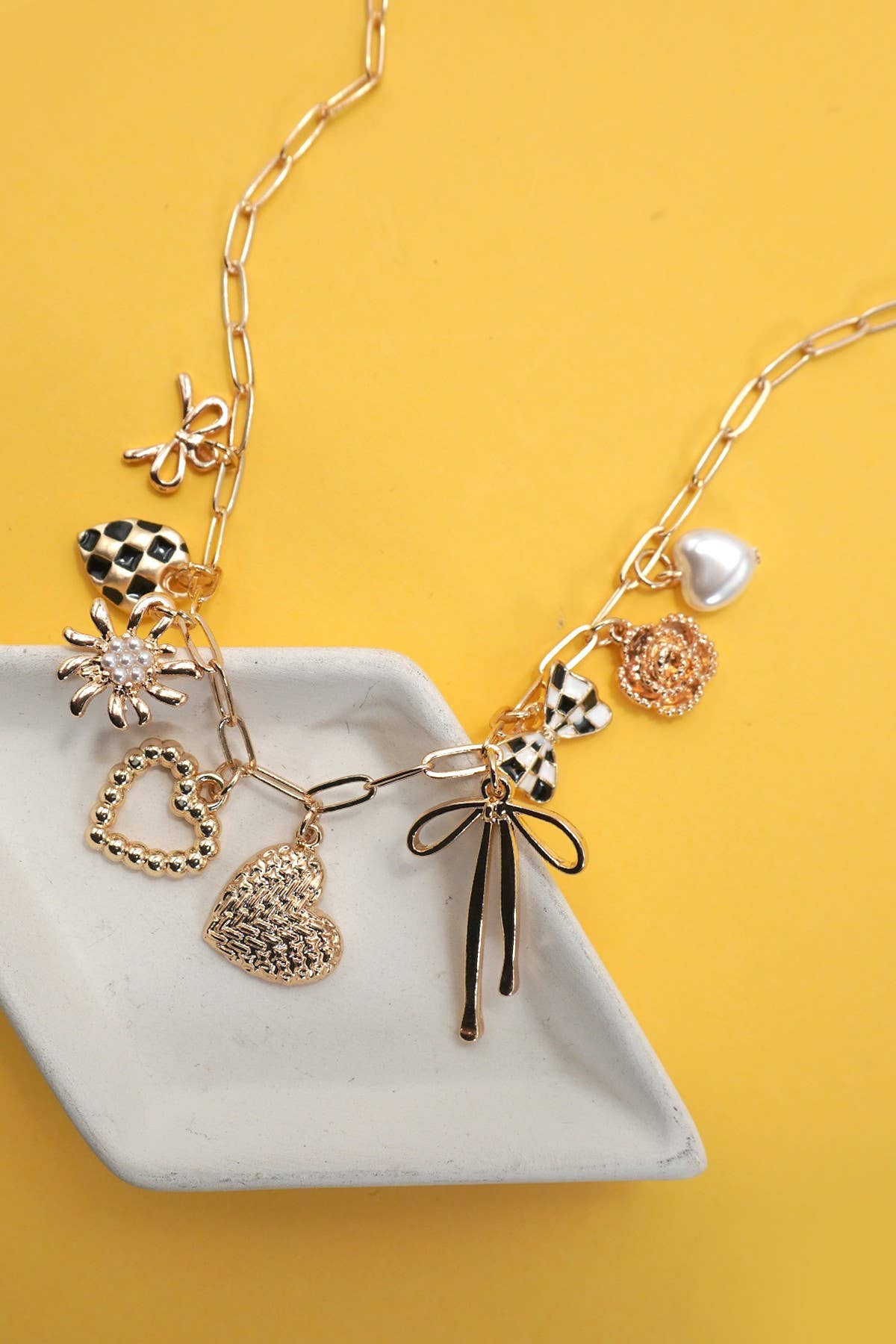 CHARM NECKLACE-BOW CHECKER HEART FLORAL |  80N91685: GOLD