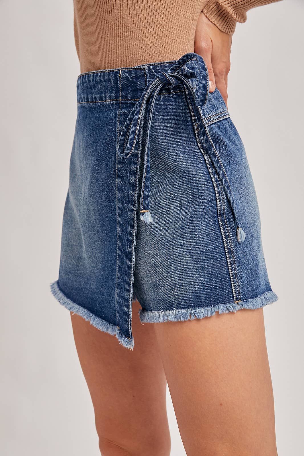 DENIM OVERLAPPING FRONT SKORT: LT.WASH