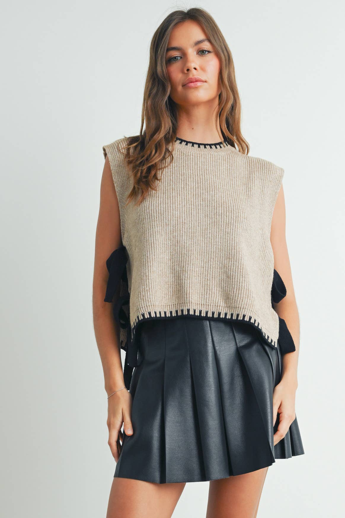 Mock Neck Sleeveless Sweater- BMW7529: BLACK / TAUPE