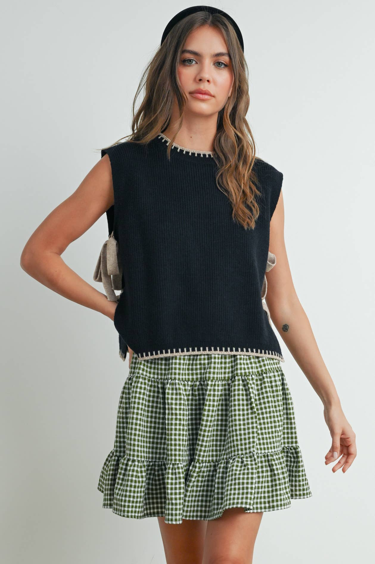 Mock Neck Sleeveless Sweater- BMW7529: BLACK / TAUPE