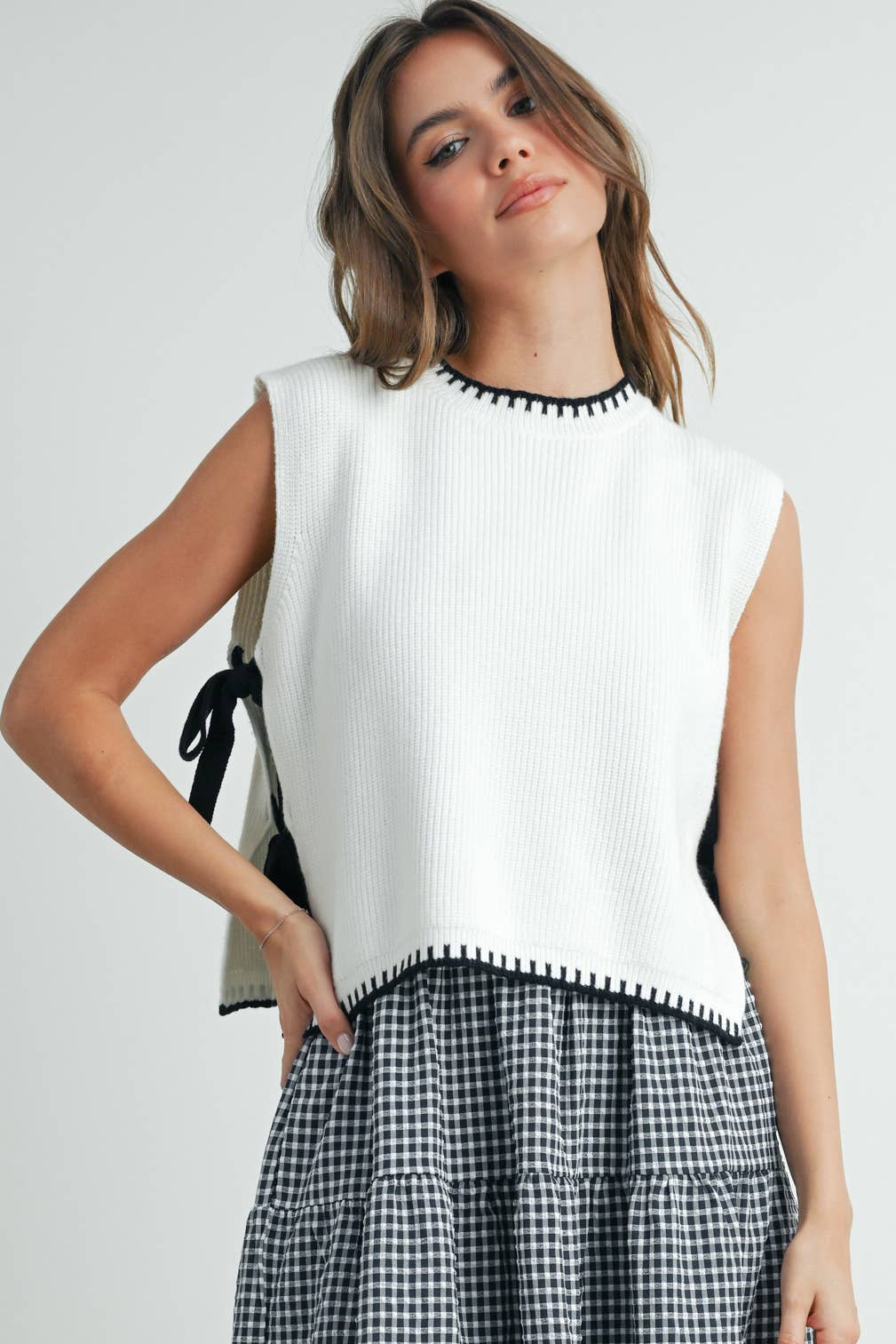 Mock Neck Sleeveless Sweater- BMW7529: BLACK / TAUPE