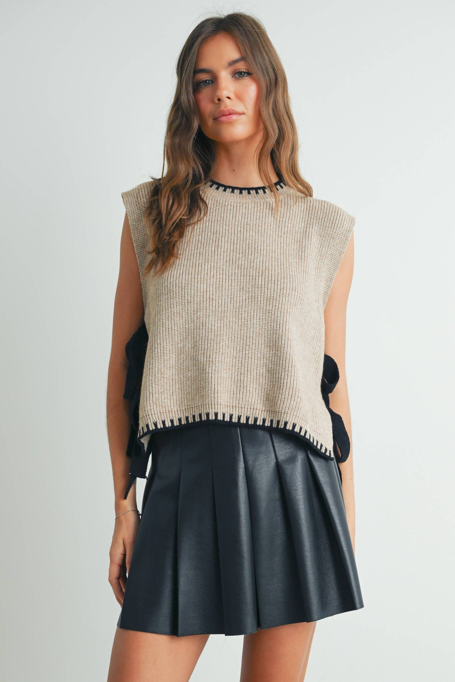 Mock Neck Sleeveless Sweater- BMW7529: BLACK / TAUPE