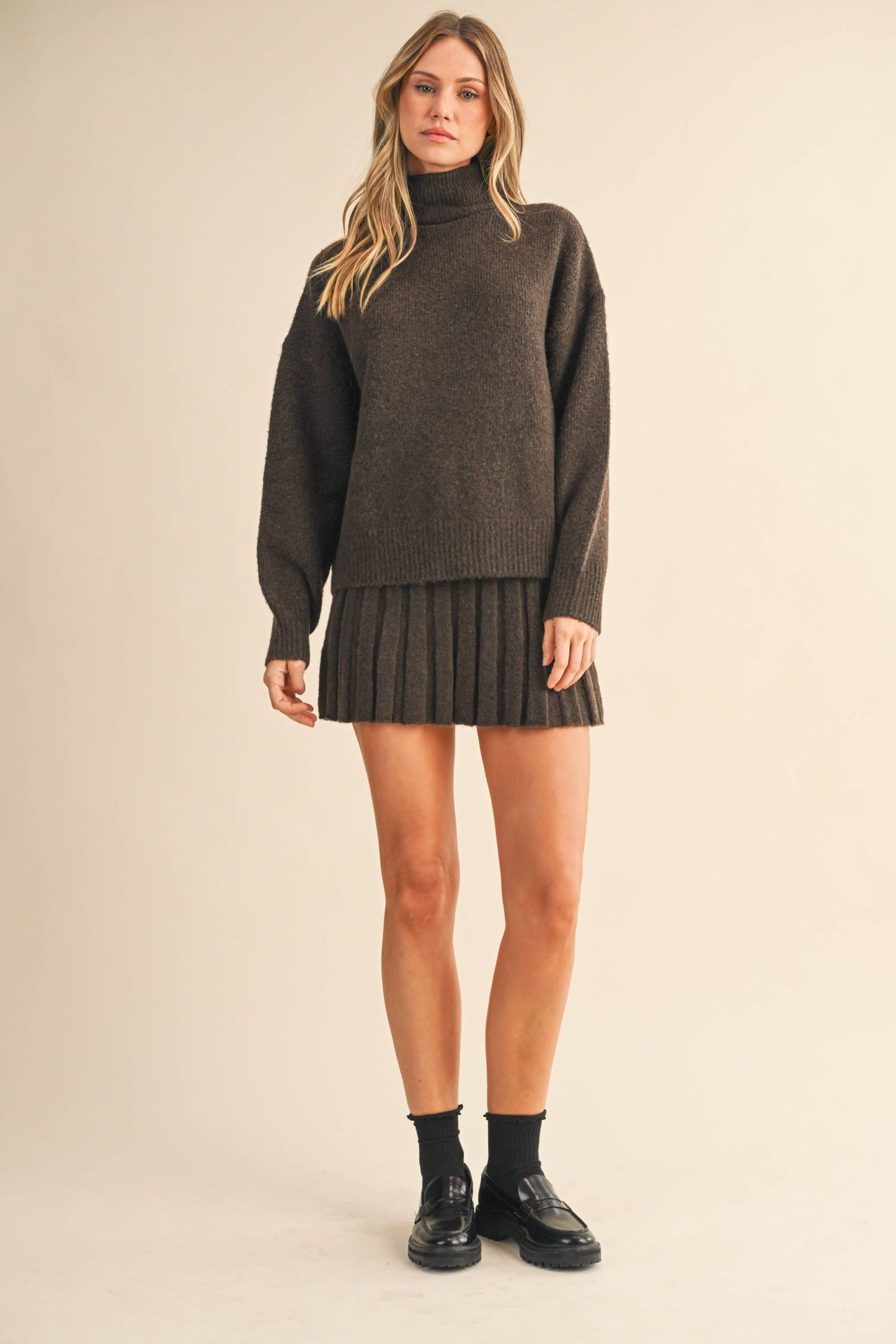 IST6179 TURTLENECK PULLOVER SWEATER AND PLEATED SKIRT SET: CREAM