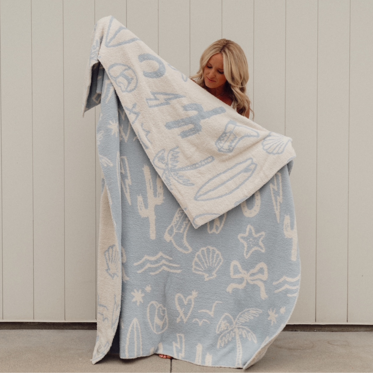 Coastal Cowgirl Luxe Home Blanket: Blue Fog/Cream