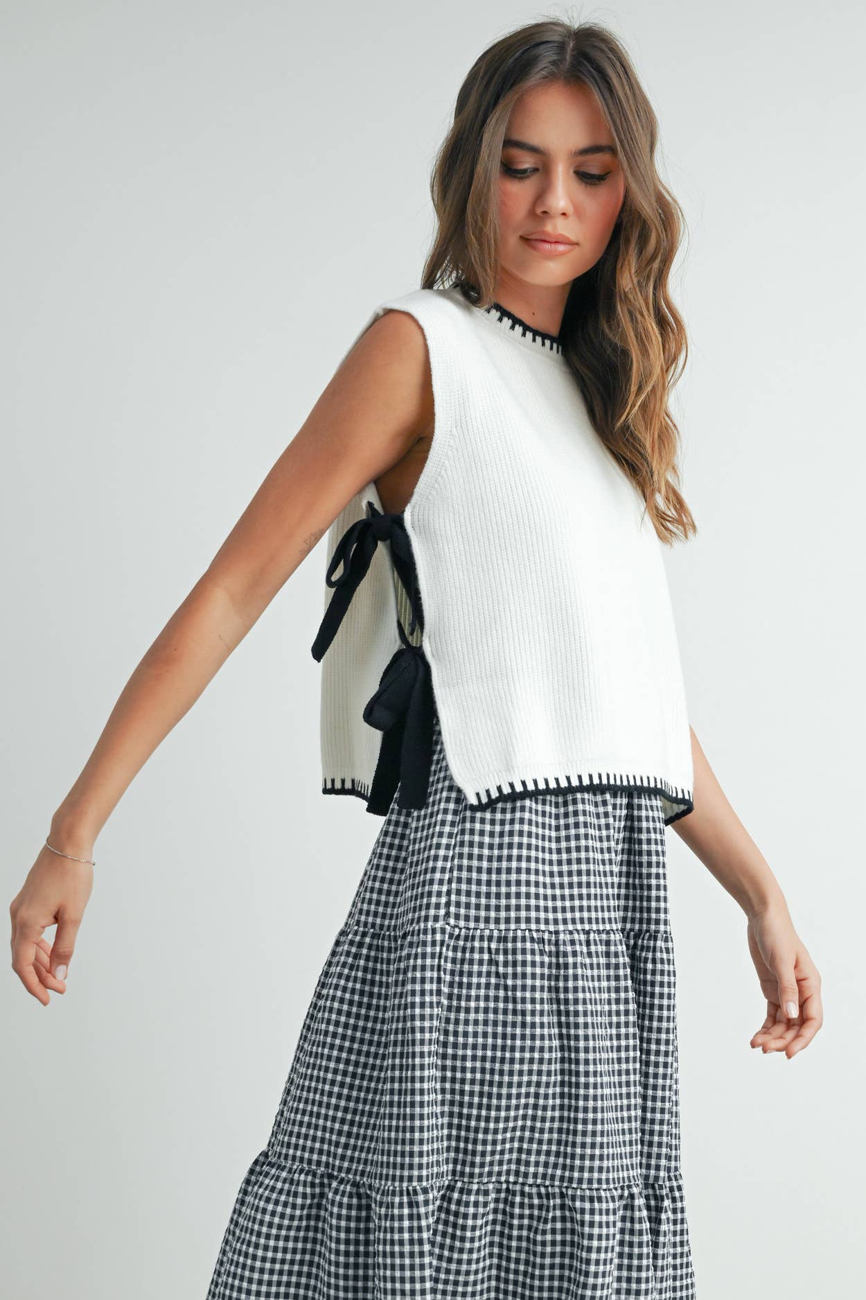 Mock Neck Sleeveless Sweater- BMW7529: BLACK / TAUPE