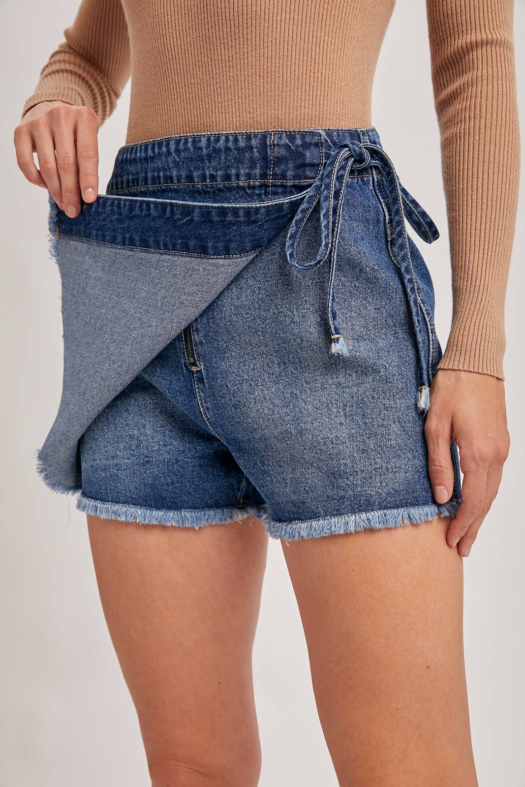 DENIM OVERLAPPING FRONT SKORT: LT.WASH