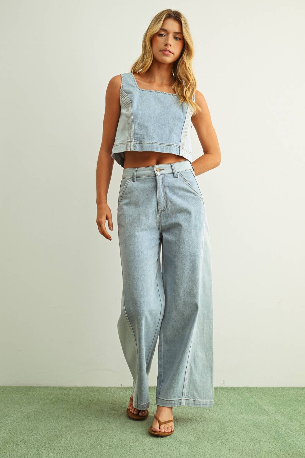 COLOR BLOCKED SLEEVELESS TOP DENIM