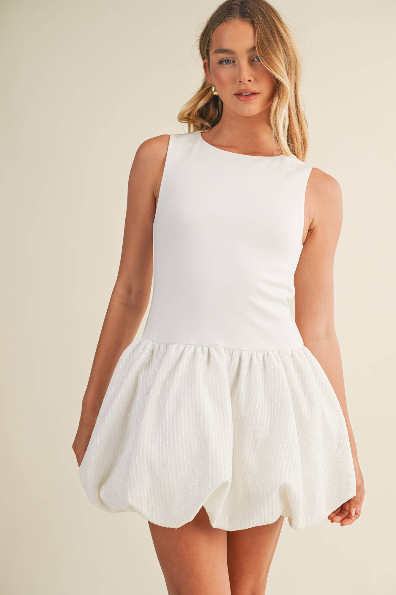 SEQUINS BALLON DRESS: Black