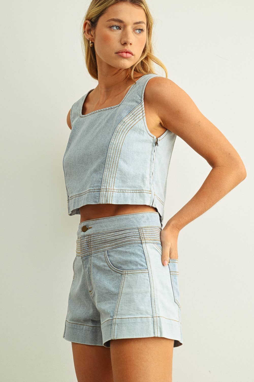COLOR BLOCKED SLEEVELESS TOP DENIM