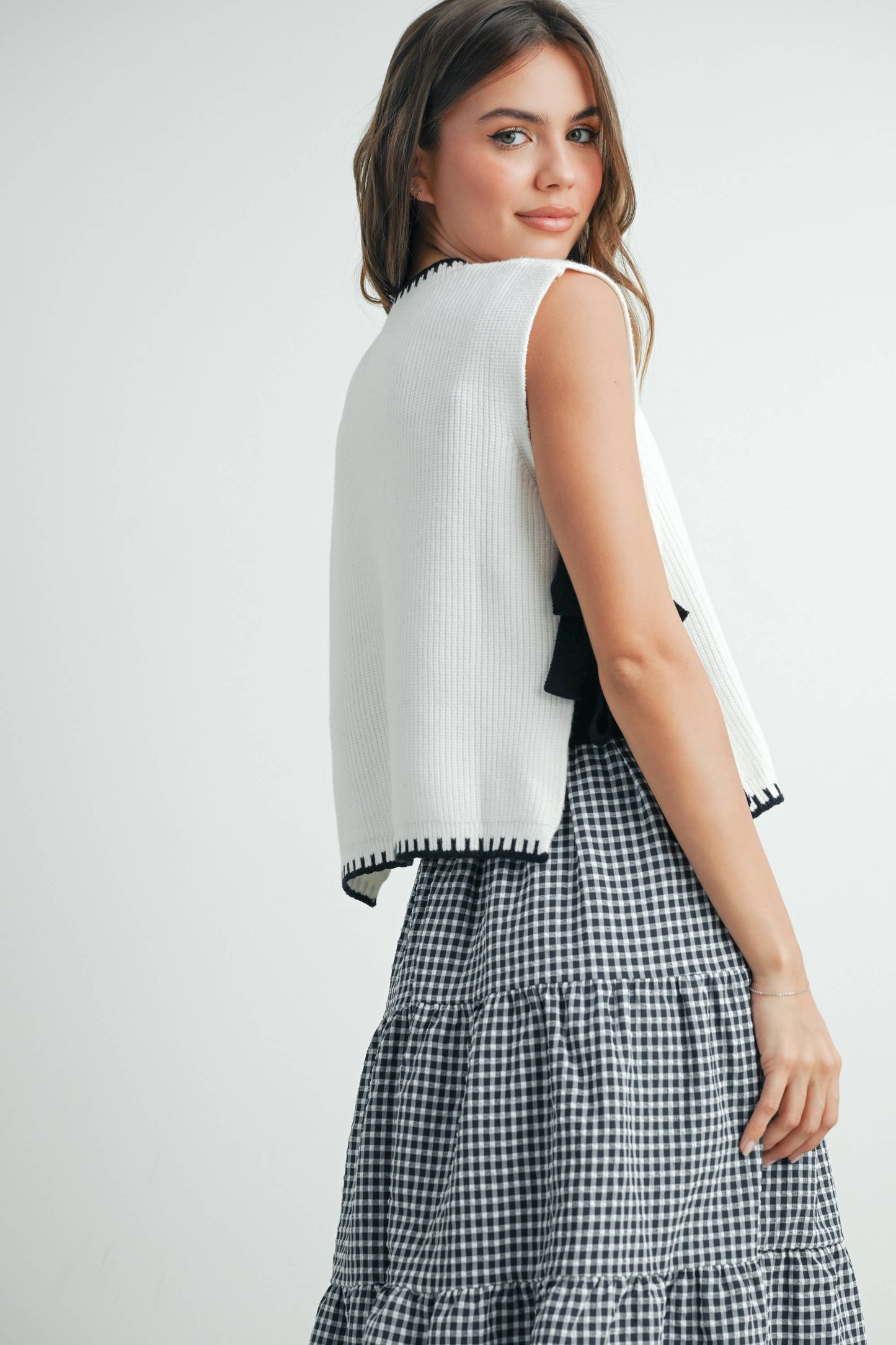 Mock Neck Sleeveless Sweater- BMW7529: BLACK / TAUPE