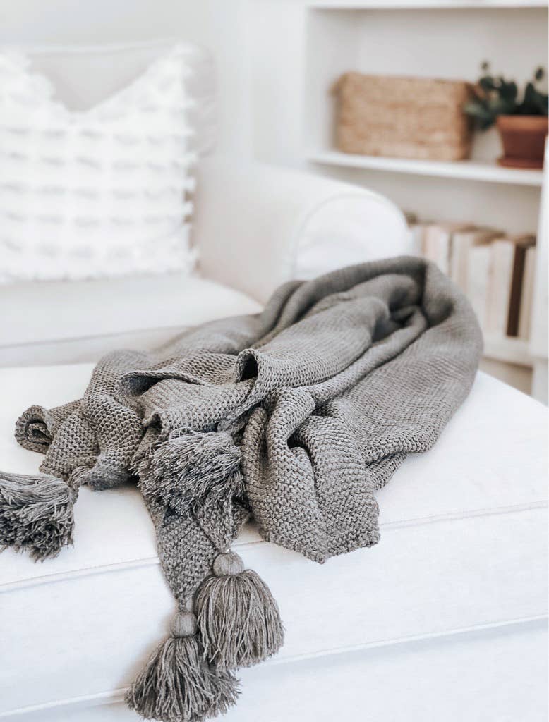 Knit Throw Blanket With Tassels: Grey