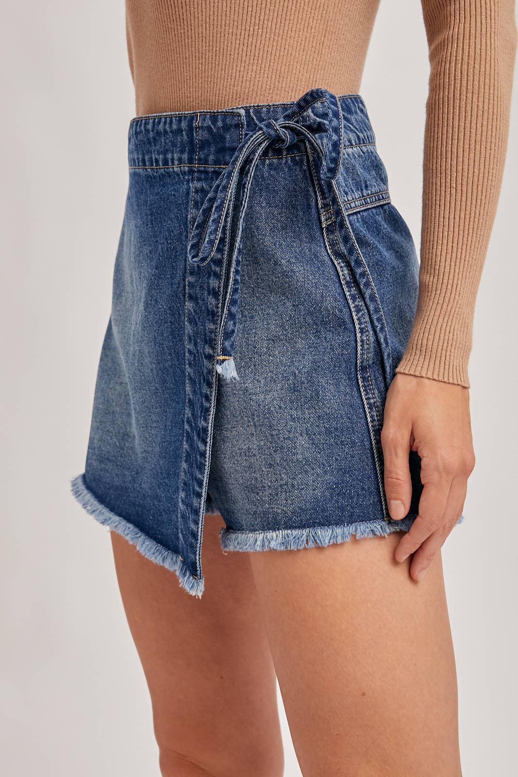 DENIM OVERLAPPING FRONT SKORT: LT.WASH
