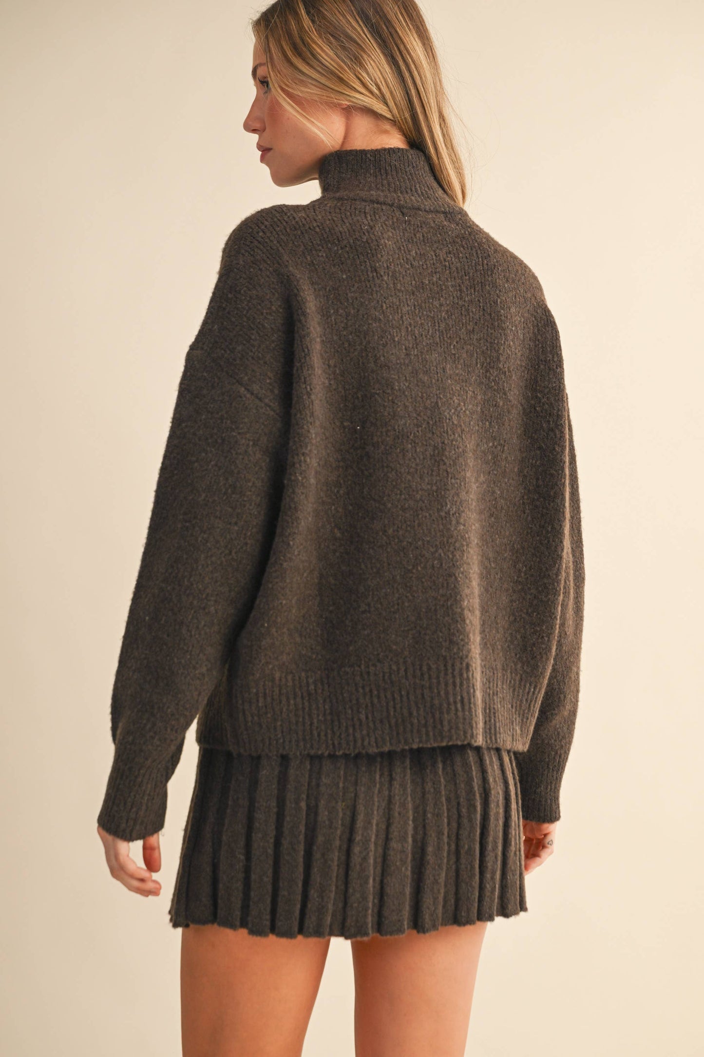 IST6179 TURTLENECK PULLOVER SWEATER AND PLEATED SKIRT SET: CREAM
