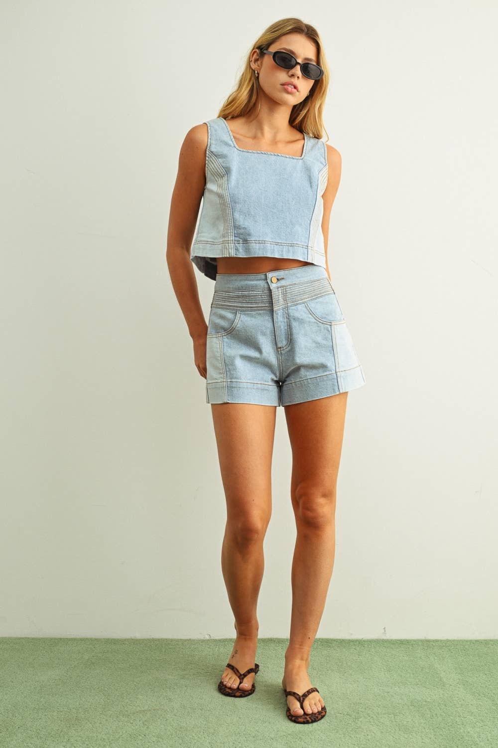 COLOR BLOCKED SLEEVELESS TOP DENIM