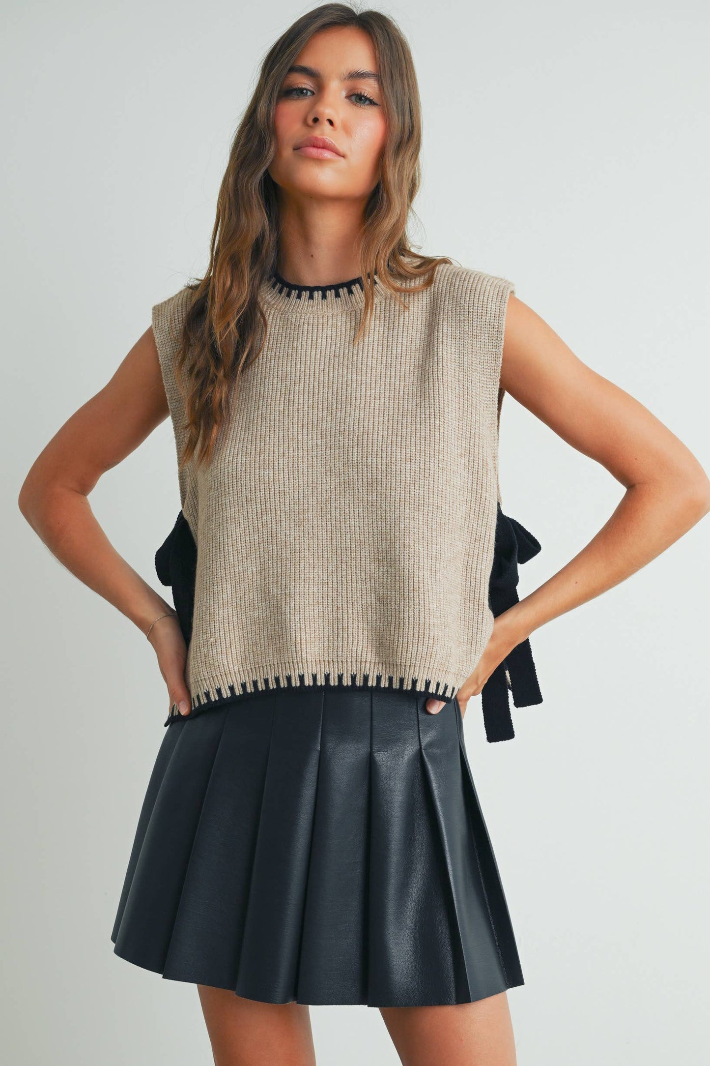 Mock Neck Sleeveless Sweater- BMW7529: BLACK / TAUPE