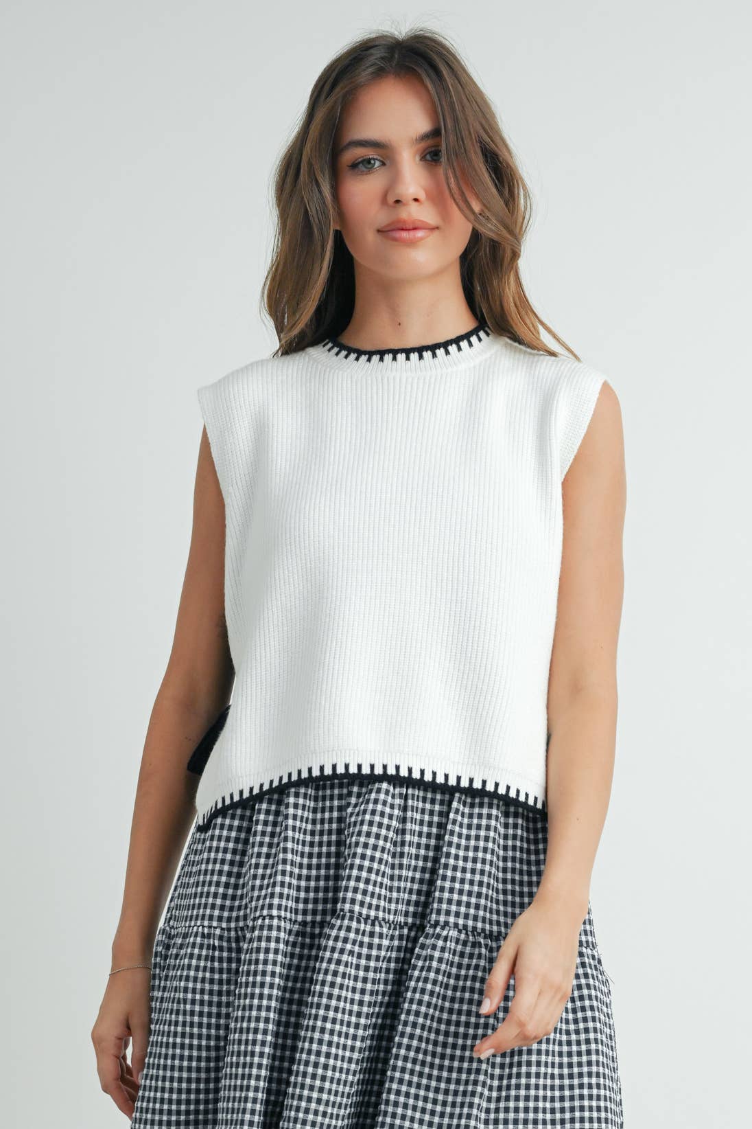 Mock Neck Sleeveless Sweater- BMW7529: BLACK / TAUPE