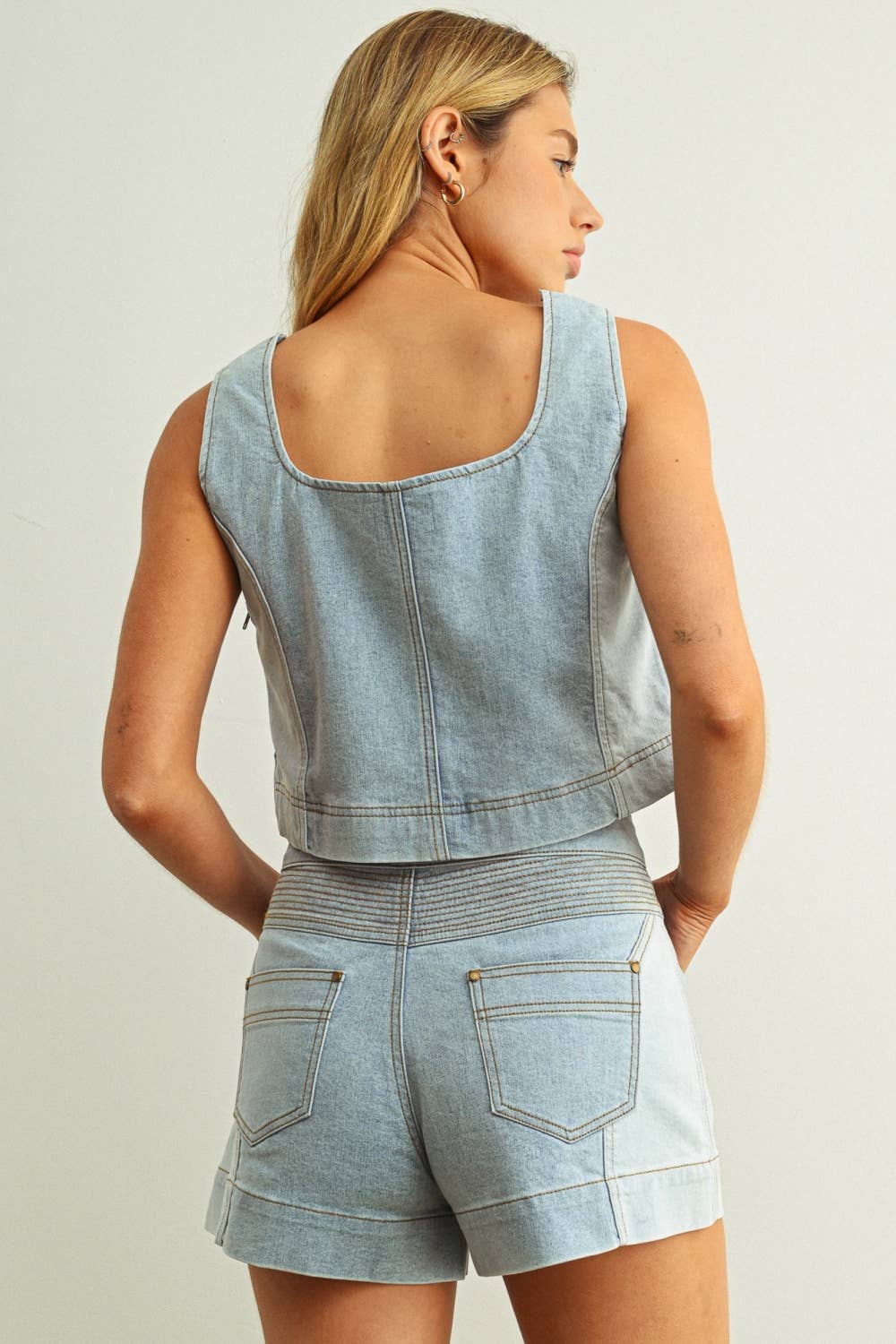 COLOR BLOCKED SLEEVELESS TOP DENIM